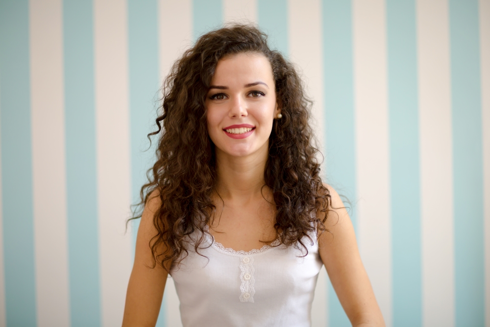 Îngrijirea părului creț: tips și trucuri pentru strălucire și sănătate.