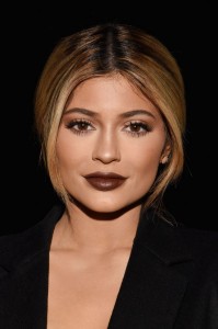 slideshow-dark-lipstick-10-kylie-jenner-dark-lips-main