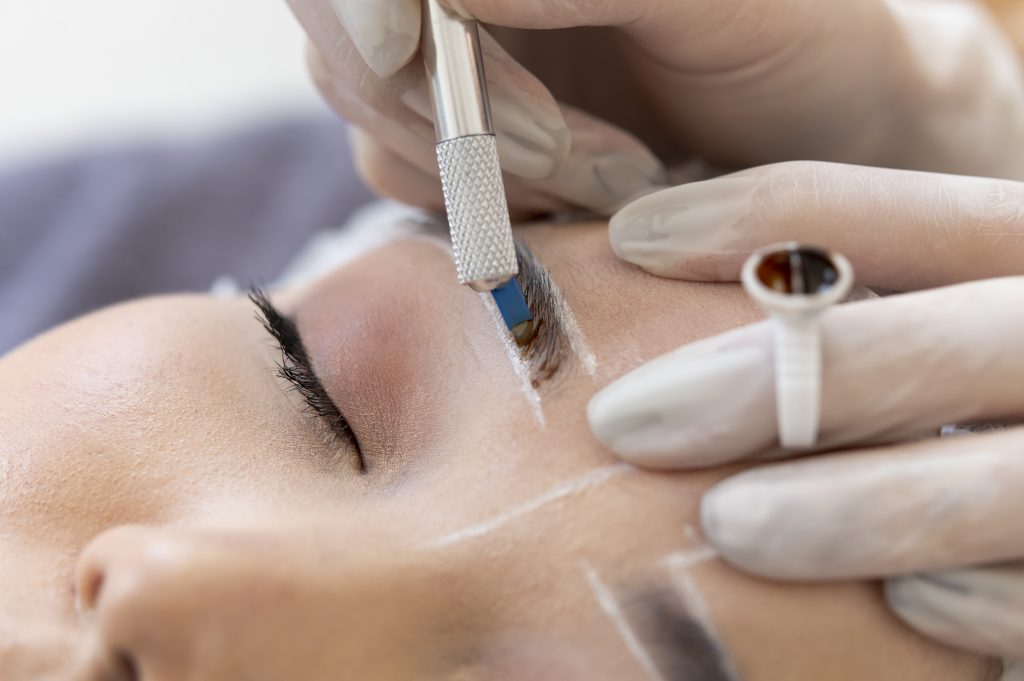 laminare sprancene procedura in salon realizata de specialist